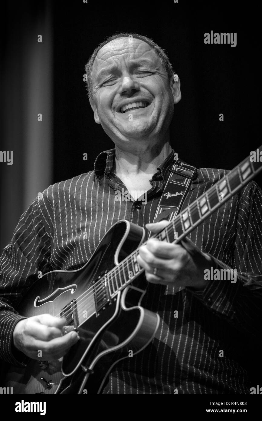 Mark Ridout plays jazz guitar with Loire Funk All Stars, Scarborough Jazz festival 2017 Stock Photo