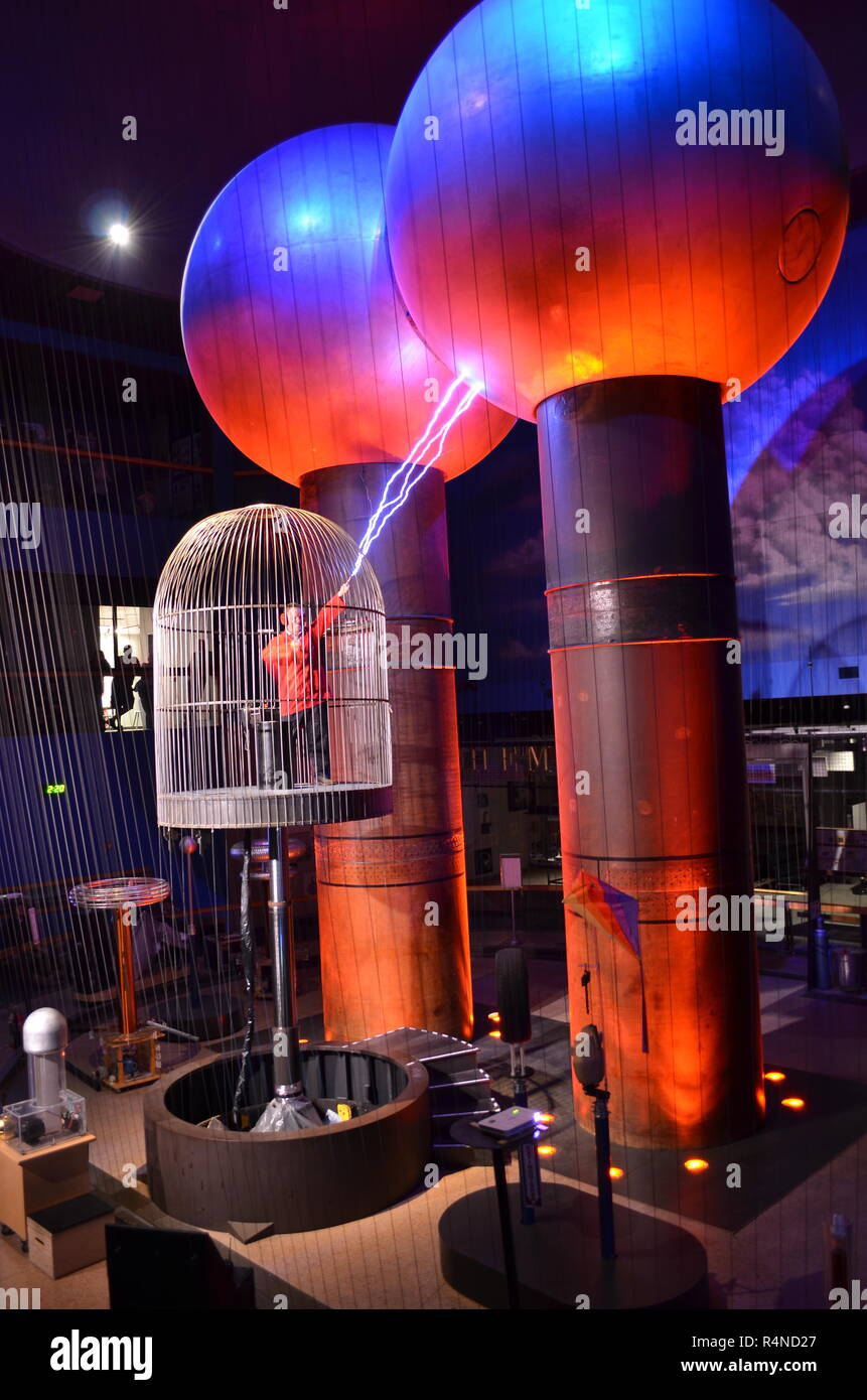 World's largest air-insulated 2 million volt Van Der Graaff generator at Boston Museum of Science Stock Photo
