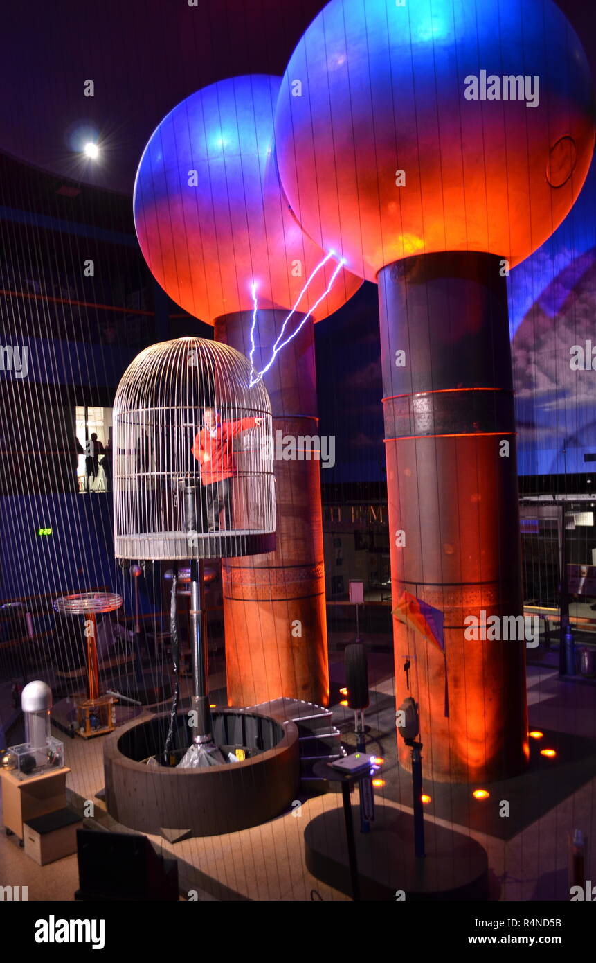 World's largest air-insulated 2 million volt Van Der Graaff generator at Boston Museum of Science Stock Photo