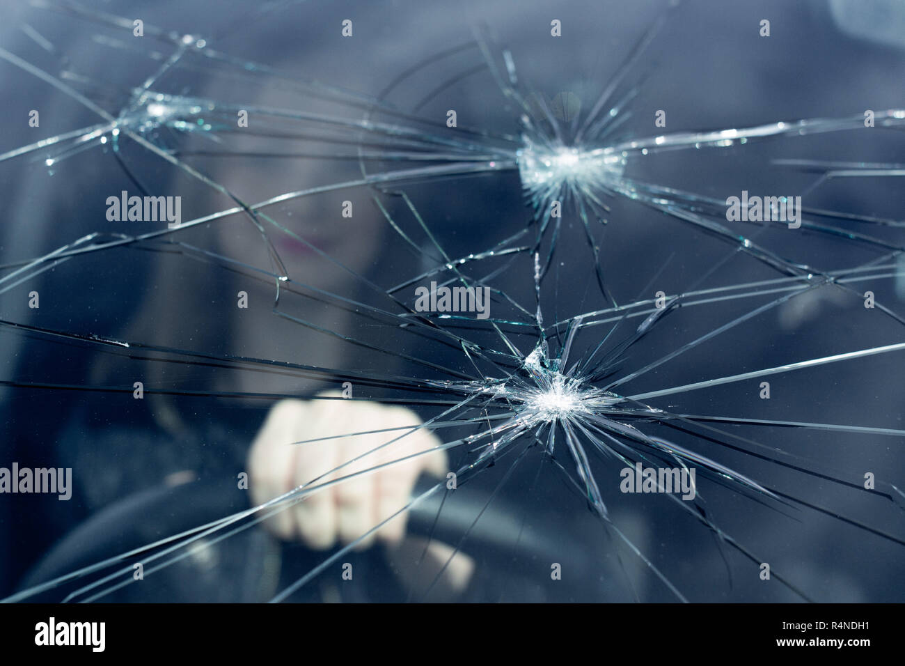 Broken car front glass hires stock photography and images Alamy