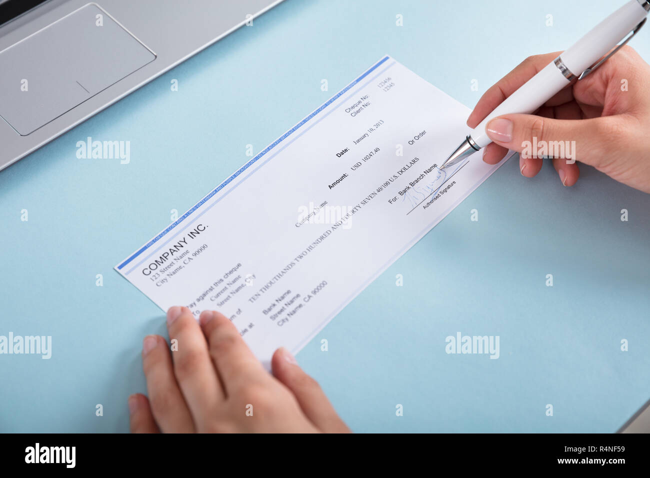 Cheque social hi-res stock photography and images - Alamy