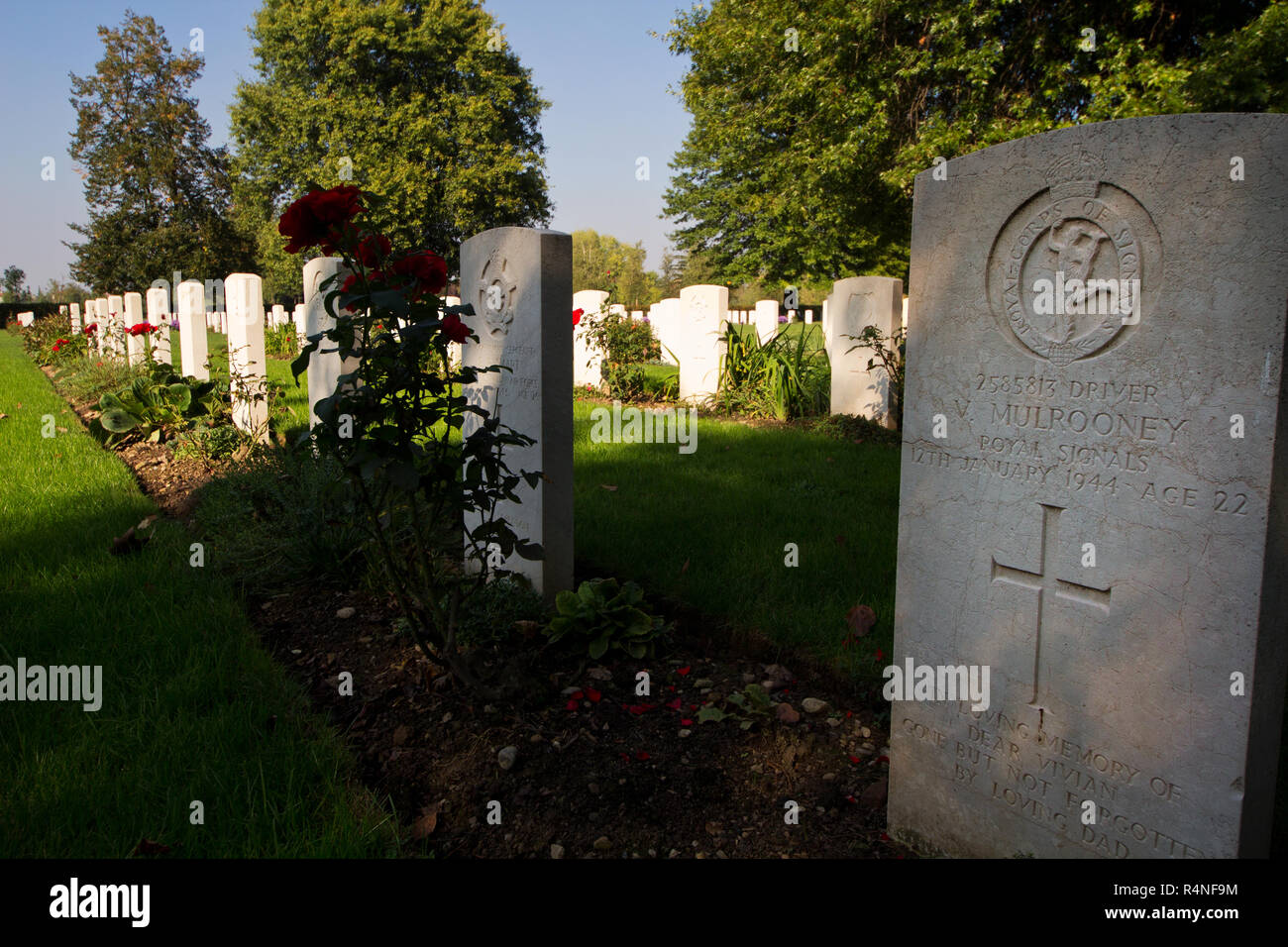 Dear Vivian Gone but not Forgotten by Loving Dad - Commonwealth War Cemetery - Milan Stock Photo