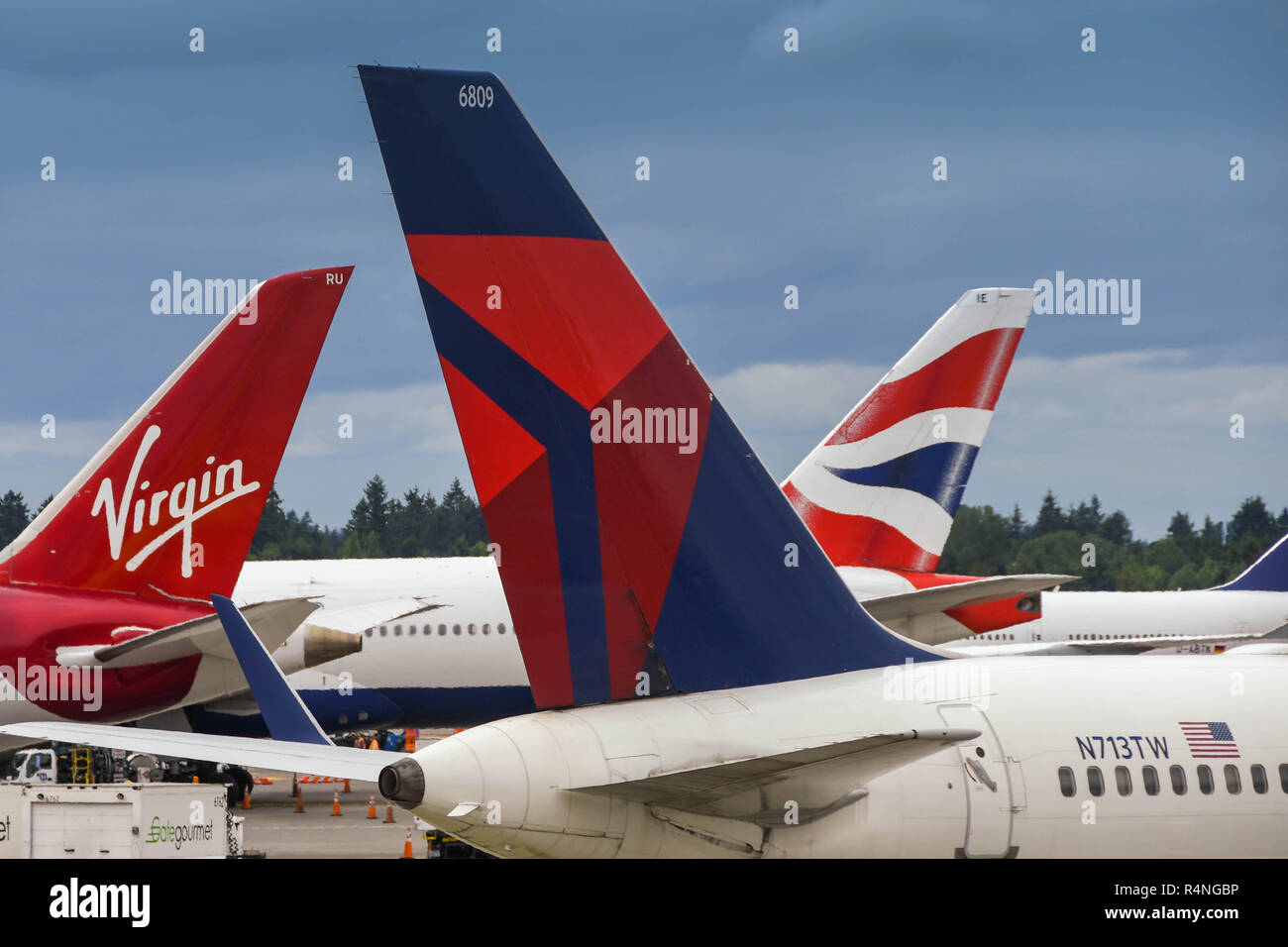 Aircraft tail fins hi-res stock photography and images - Alamy
