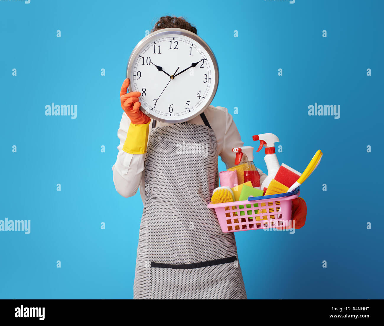 Book about cleaning. Логотип клинтайм. Cleaning times. Spring clean. Бытовая химия на черном фоне.