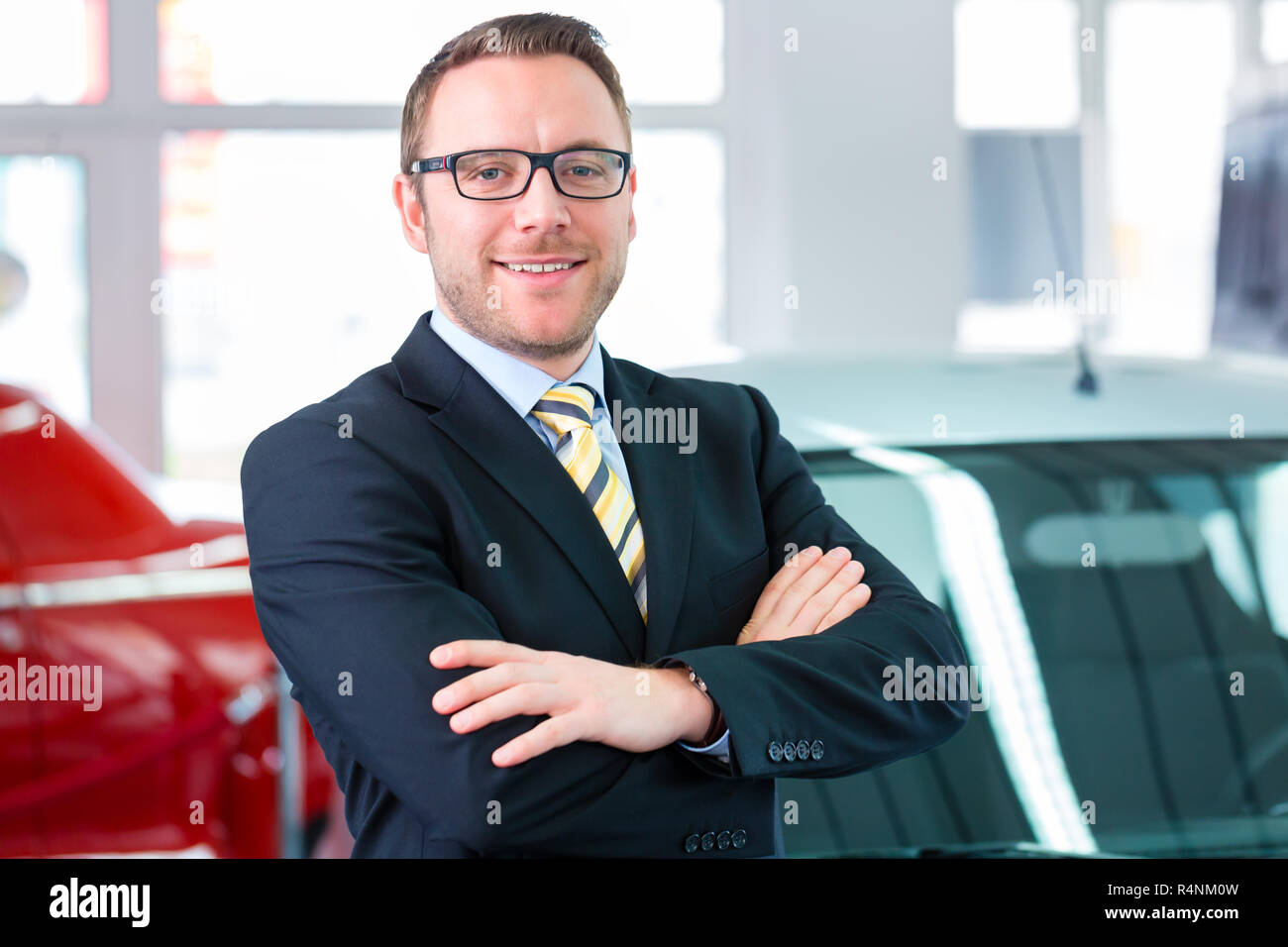Salesman working in car dealership Stock Photo Alamy