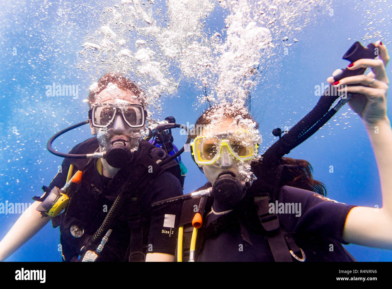 Girls scuba diving hi-res stock photography and images - Alamy