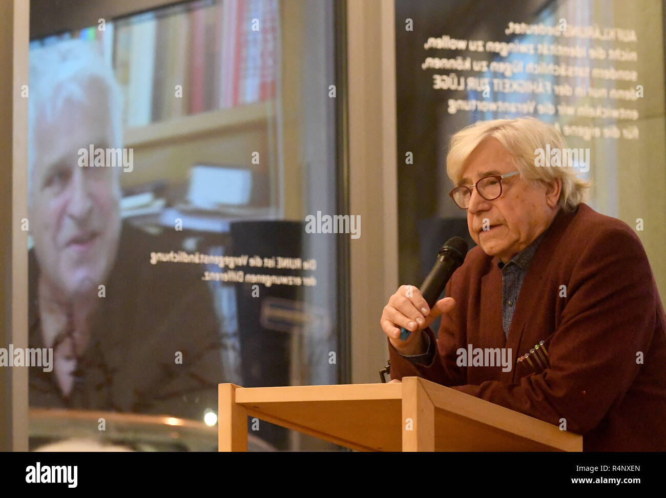 Berlin, Germany. 27th Nov, 2018. The artist and art theorist Bazon Brock (r) speaks at an exhibition of the artist Fridhelm Klein (l, in the projection) in Denkerei. Credit: Felix Hörhager/dpa/Alamy Live News Stock Photo
