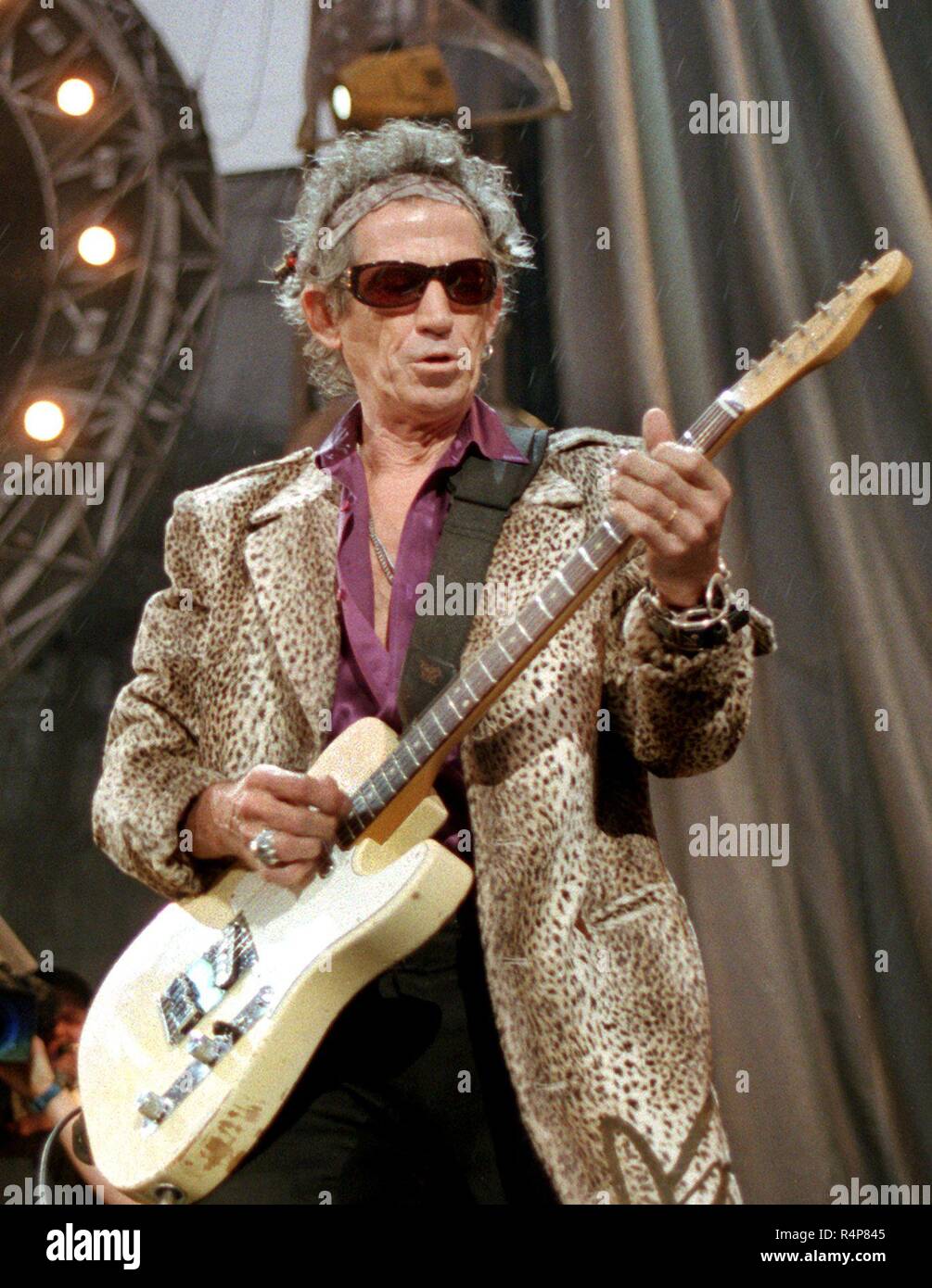 Stones guitarist Keith Richards on 13.7.1998 on the stage in the sold-out  Munich Olympiastadion. Despite windbreaks, lightning and cloudbursts,  75,000 fans have given the Rolling Stones a stormy reception. Already with  the