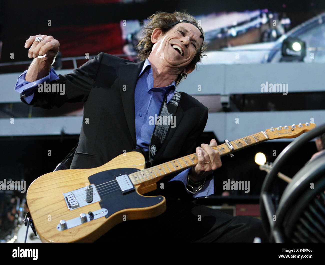 Guitarist Keith Richards of the 'Rolling Stones' performes within the scope  of the band's 'A Bigger Bang' tour at AWD-Arena in Hanover, Germany,  Wednesday 19 July 2006. The band will continue to