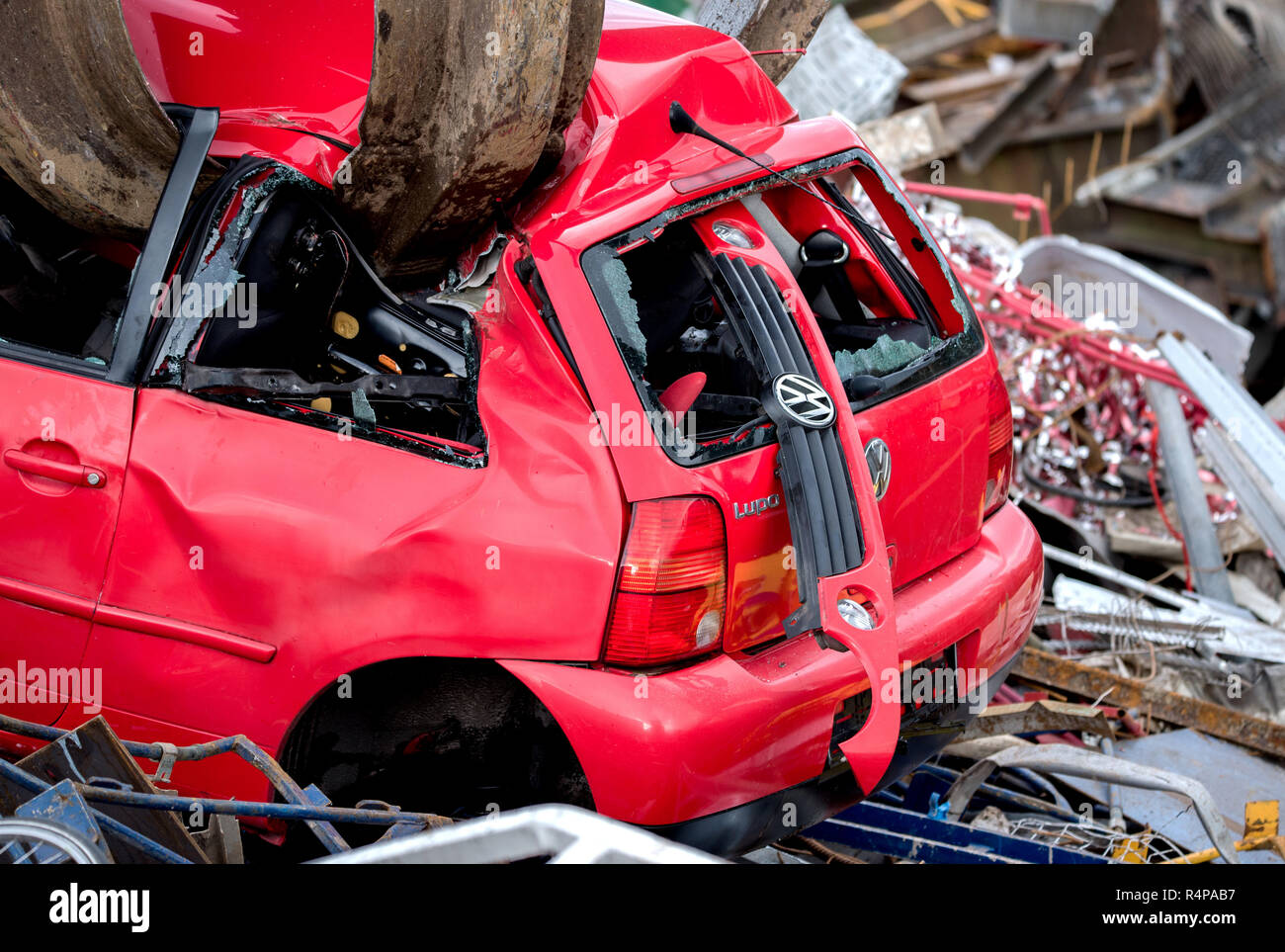 25 October 2018, Lower Saxony, Oldenburg: A Volkswagen Lupo car wreck hangs on a shovel in a recycling yard. In the fight against impending driving bans, Volkswagen now wants to take back and scrap old diesel engines with the Euro 1 to 4 emission standards nationwide against discounts. Photo: Hauke-Christian Dittrich/dpa Stock Photo