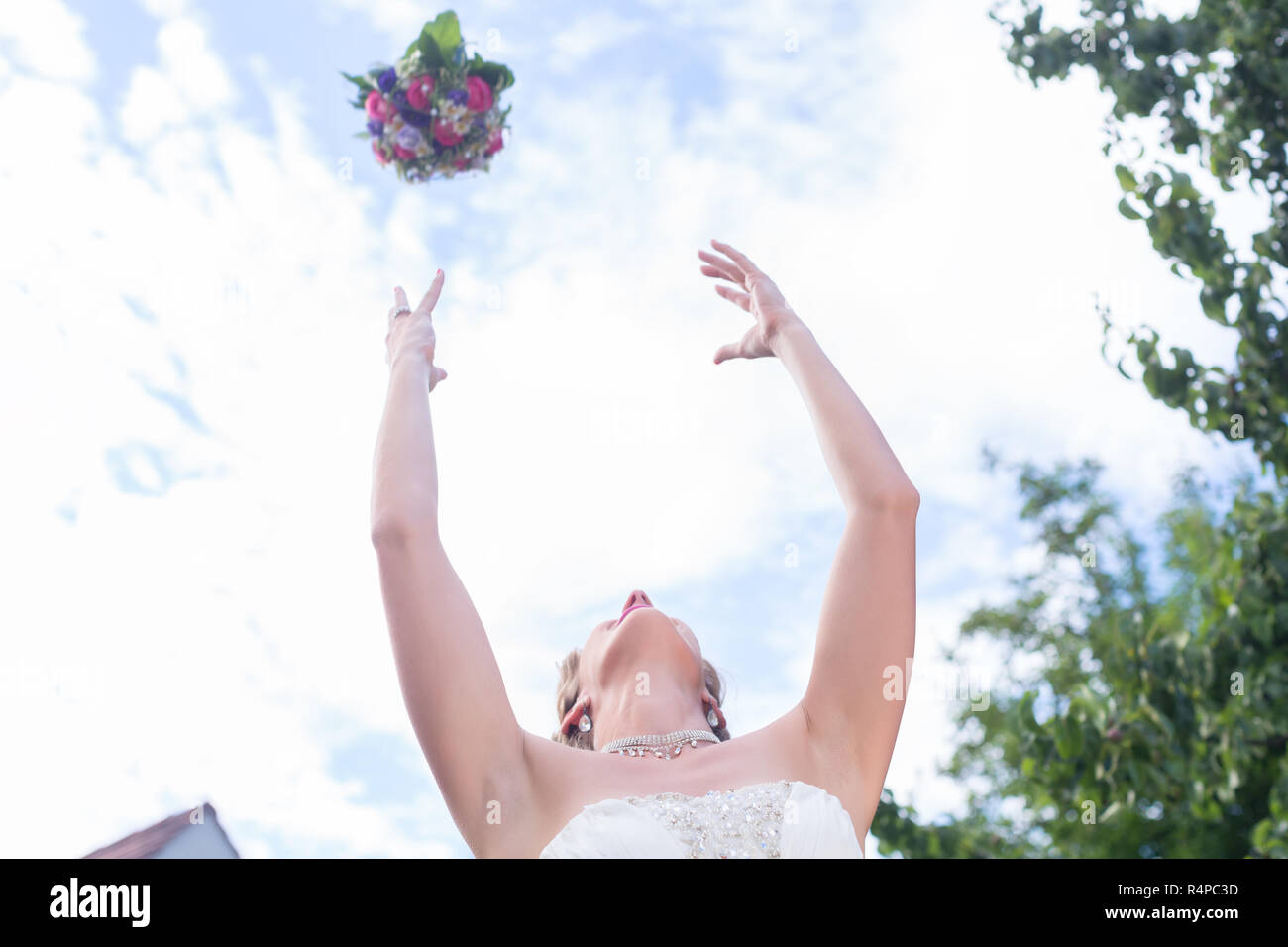 Bride throwing flower bouquet at wedding Stock Photo Alamy