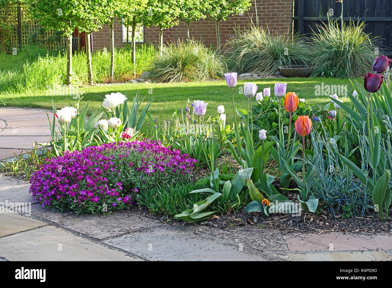 English design flower beds hi-res stock photography and images - Alamy