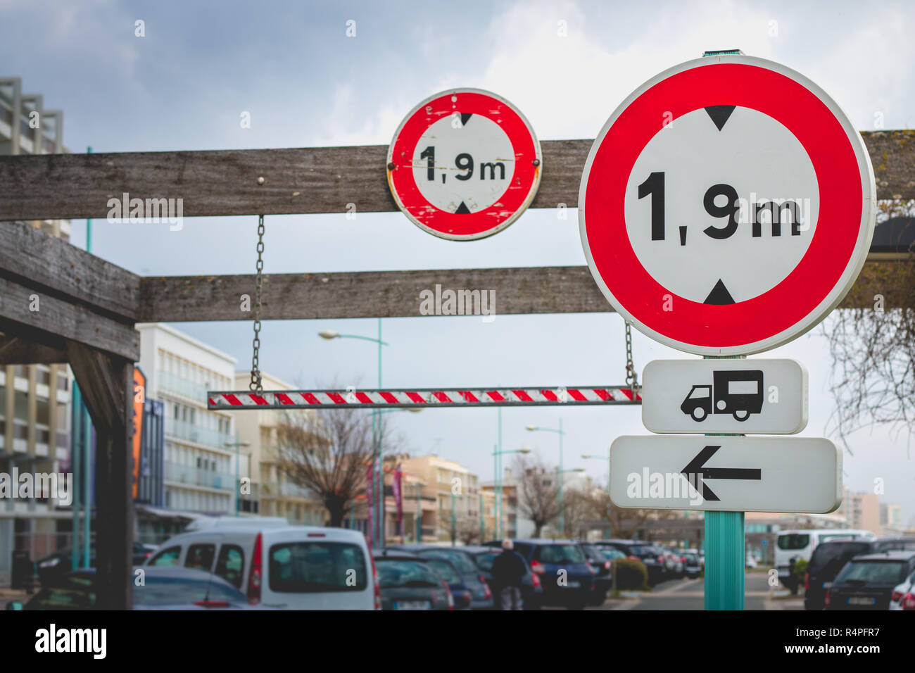 Car park height restriction sign hires stock photography and images