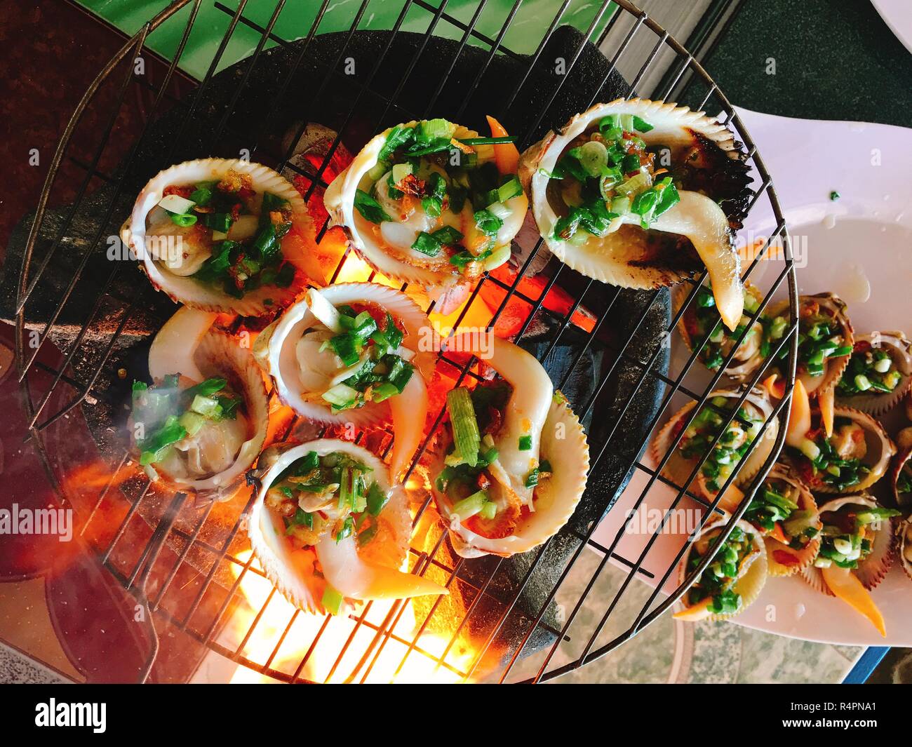 Clams grilling hires stock photography and images Alamy