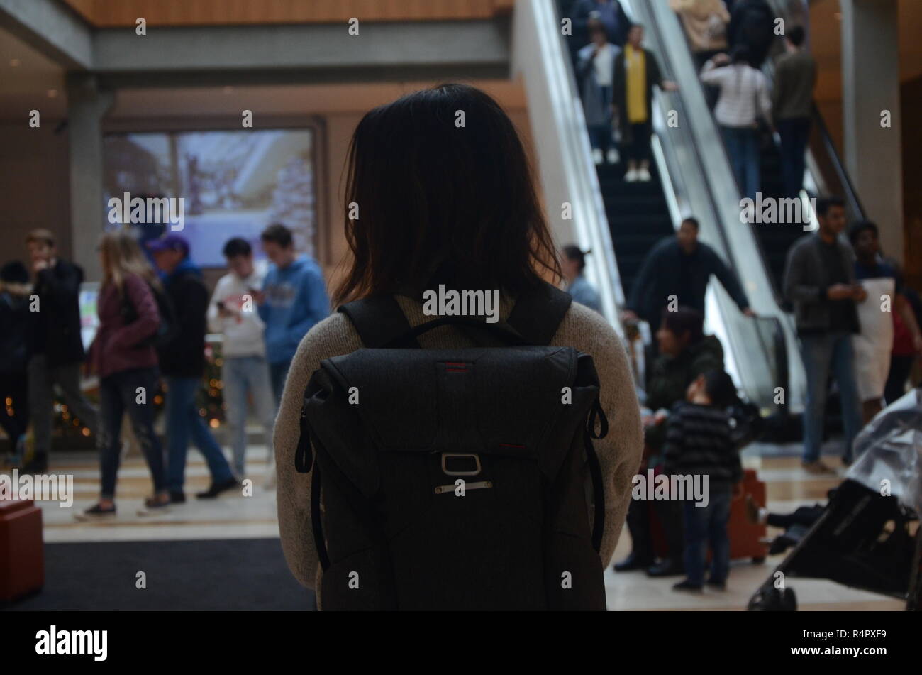 Female mall hi-res stock photography and images - Alamy