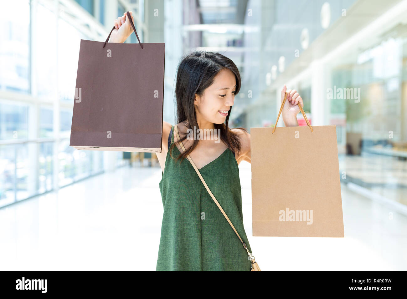 Asian chinese girl going shopping hi-res stock photography and images ...