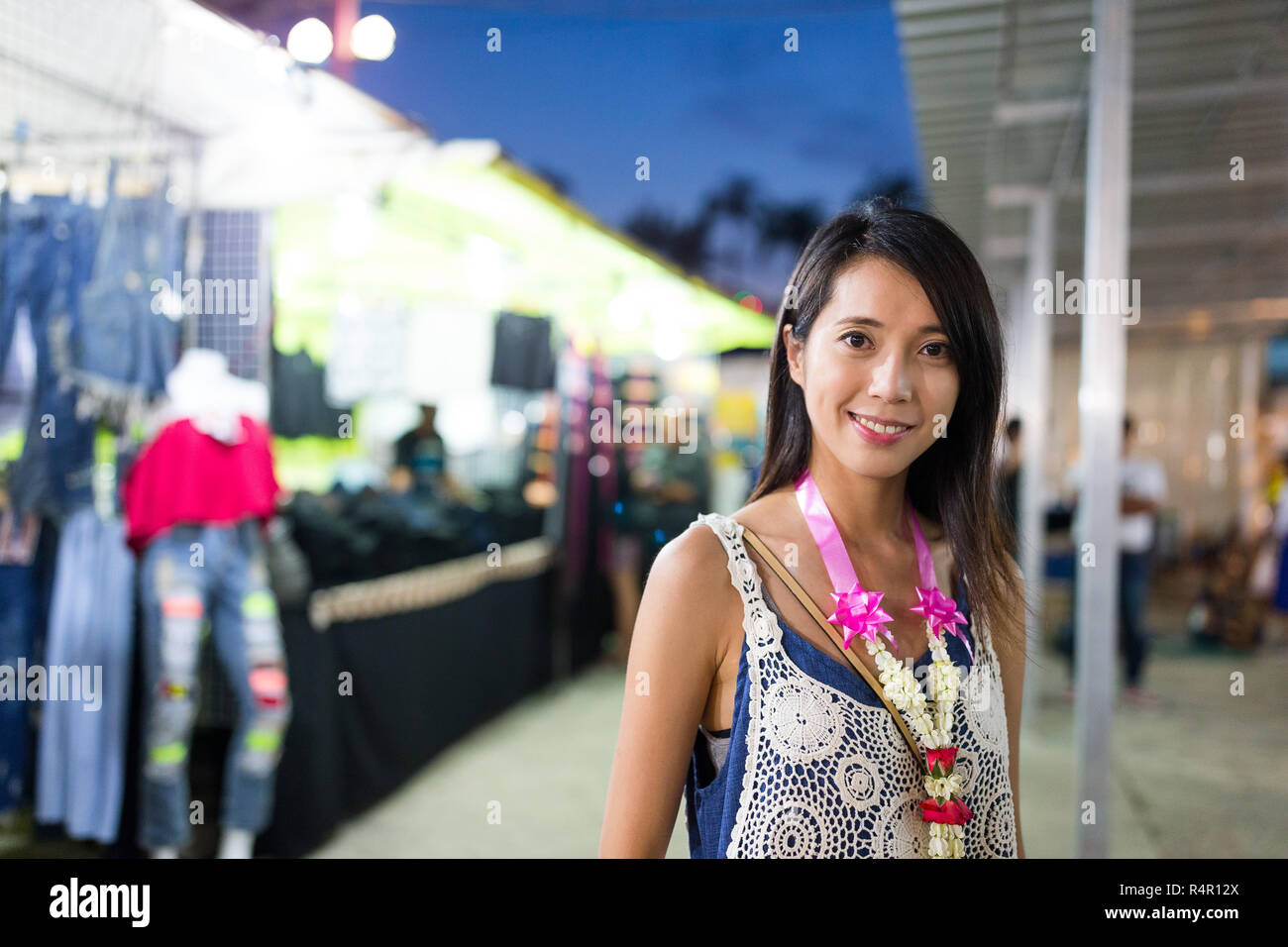 Asian chinese girl going shopping hi-res stock photography and images ...