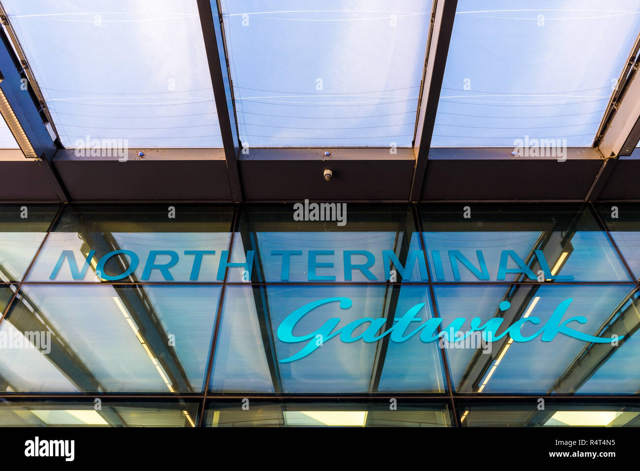 Entrance to the gatwick express hires stock photography and images Alamy