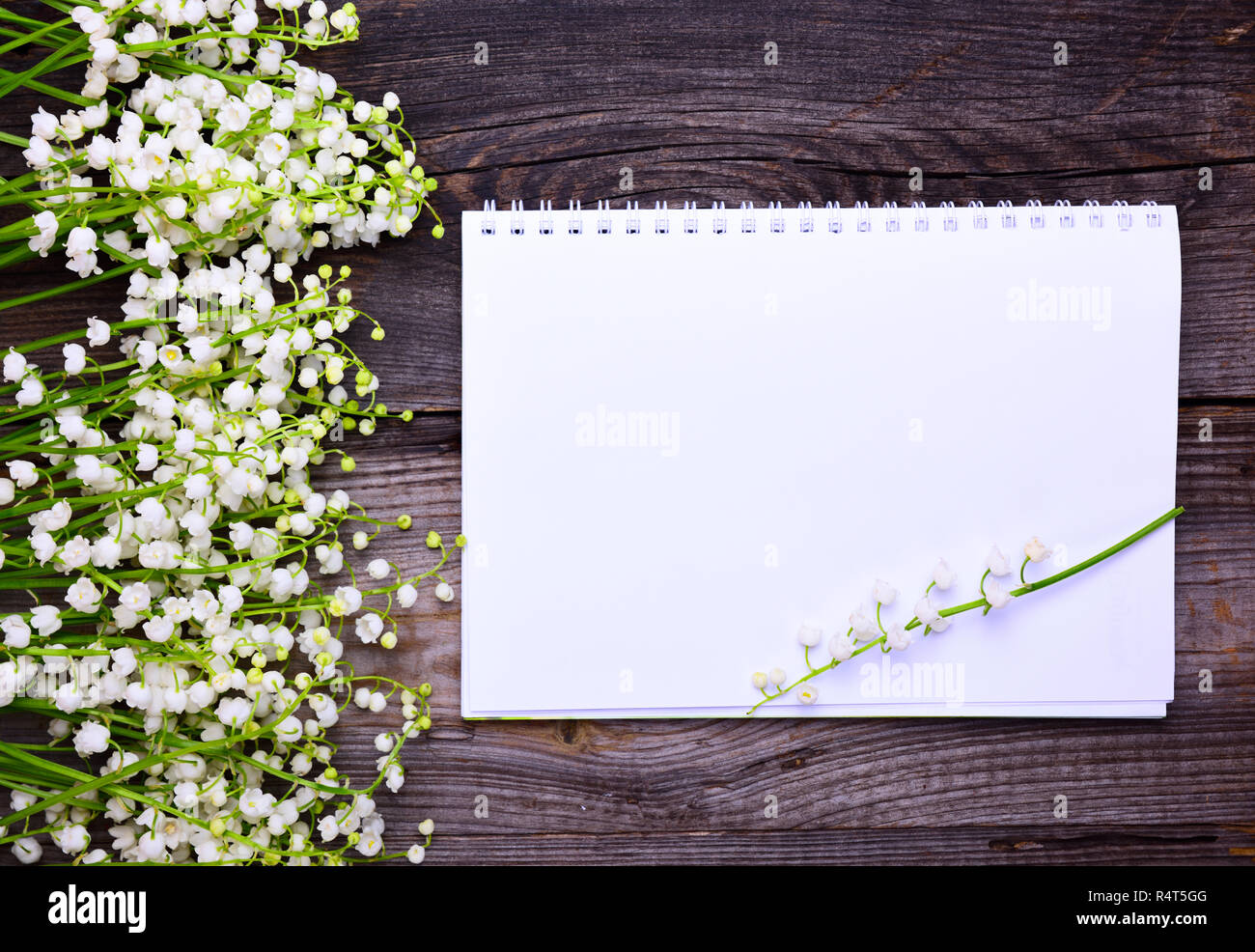Notebook with clean white sheets on a wooden surface Stock Photo - Alamy