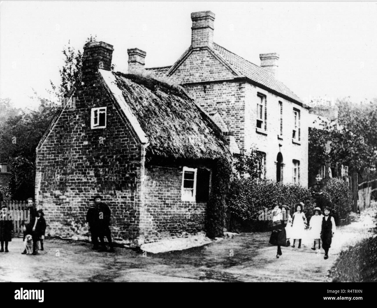 Old cottage, Lowdham early 1900s Stock Photo Alamy