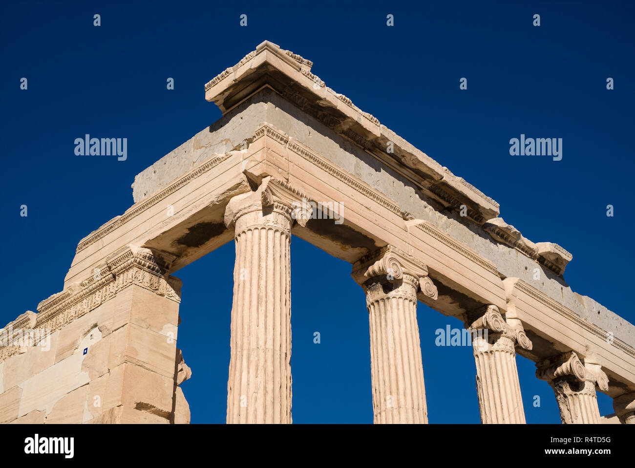 Capital column ancient hires stock photography and images Alamy