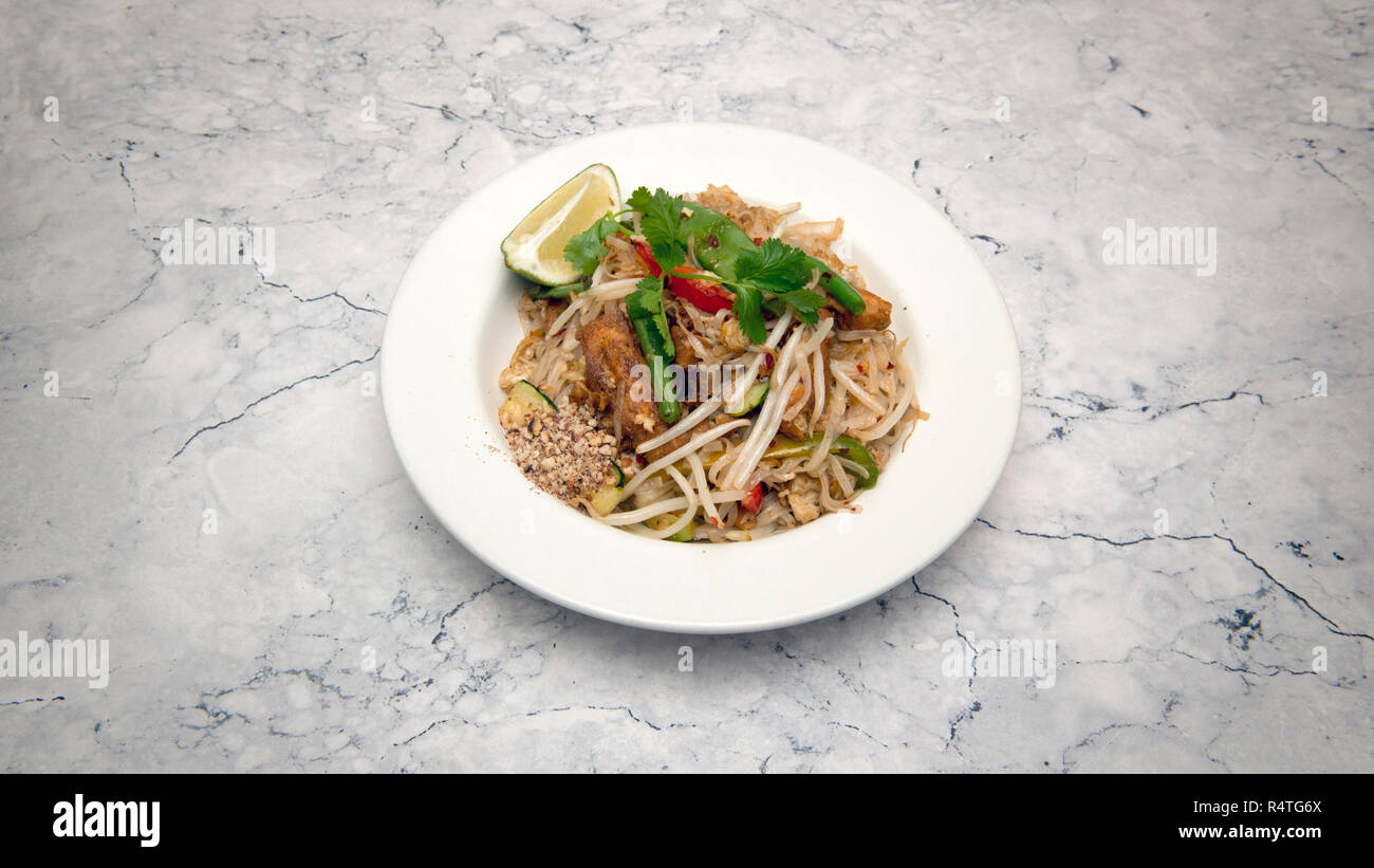 Oriental food, vegetable & tofu pad Thai Stock Photo Alamy