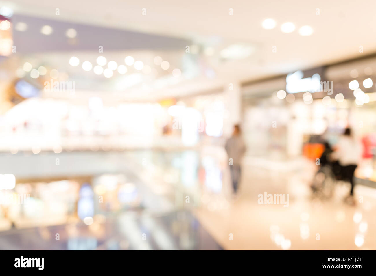 Cửa hàng mua sắm (Shopping mall): Cửa hàng mua sắm luôn là điểm đến hấp dẫn cho những ai muốn tận hưởng không khí mua sắm sôi động và thỏa sức lựa chọn những món đồ yêu thích. Bạn có muốn khám phá những cửa hàng mua sắm đẳng cấp, hiện đại và sôi động nhất hiện nay? Hãy cùng xem những hình ảnh đẹp và đắm chìm trong không gian mua sắm đầy sôi động nhé!
