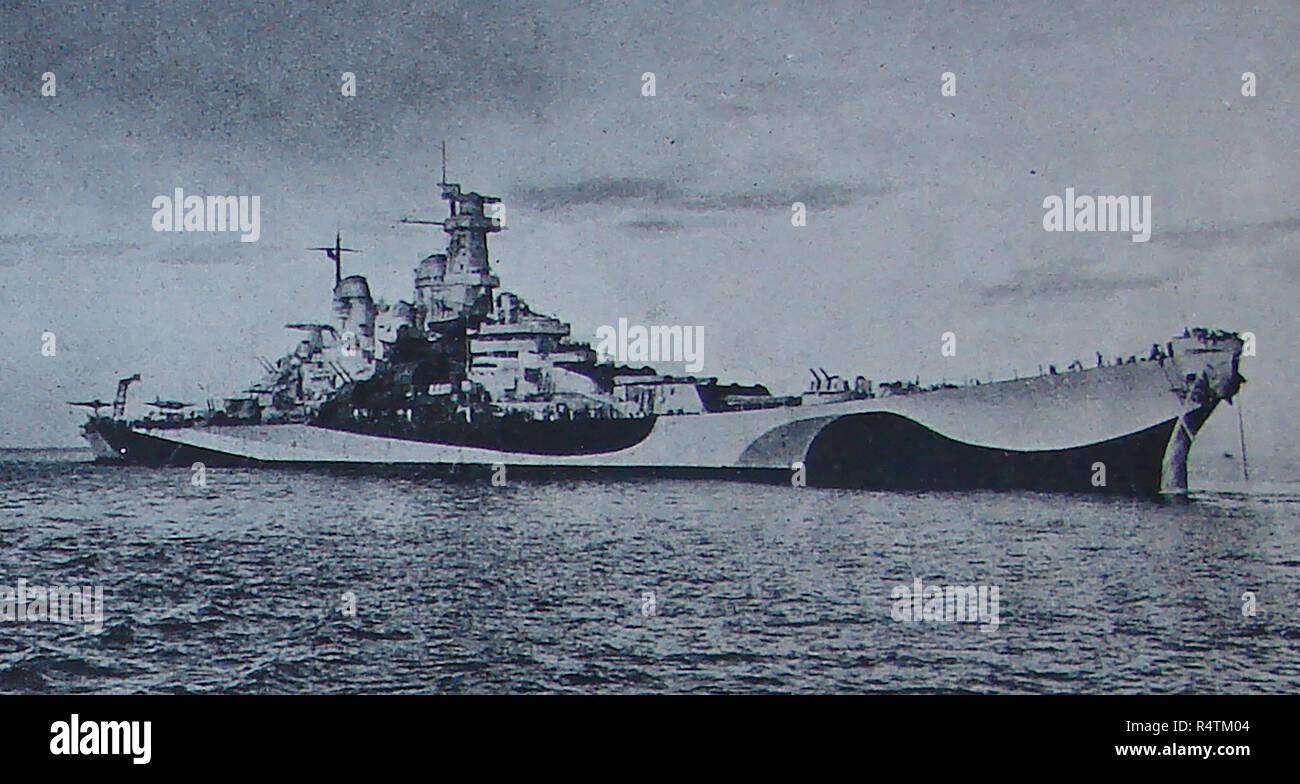 A circa 1945 photograph of the American-built warship 'Missouri' in camouflaged paintwork Stock Photo
