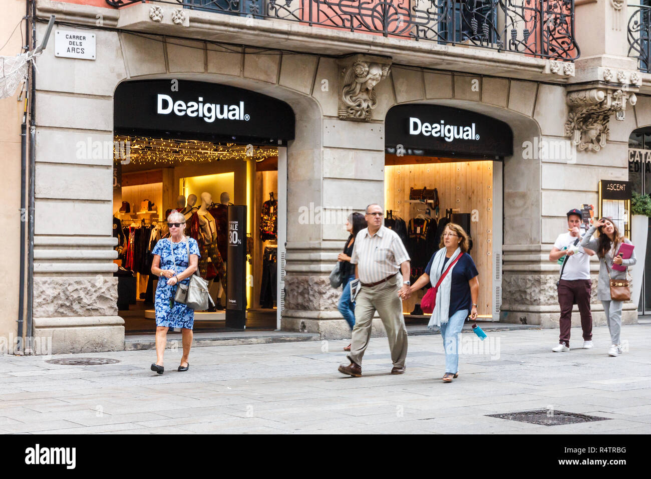 Clothing store in spain hi-res stock photography and images - Alamy