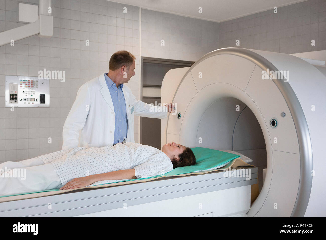 Doctor preparing patient for MRI in hospital Stock Photo - Alamy
