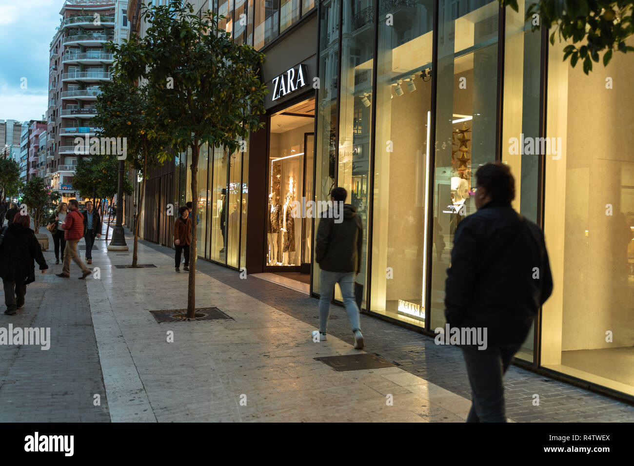 Valencia,Spain - November 25, 2018: Zara store in Valencia. Zara is a  Spanish clothing and accessories retailer Zara store. People walking in and  out Stock Photo - Alamy