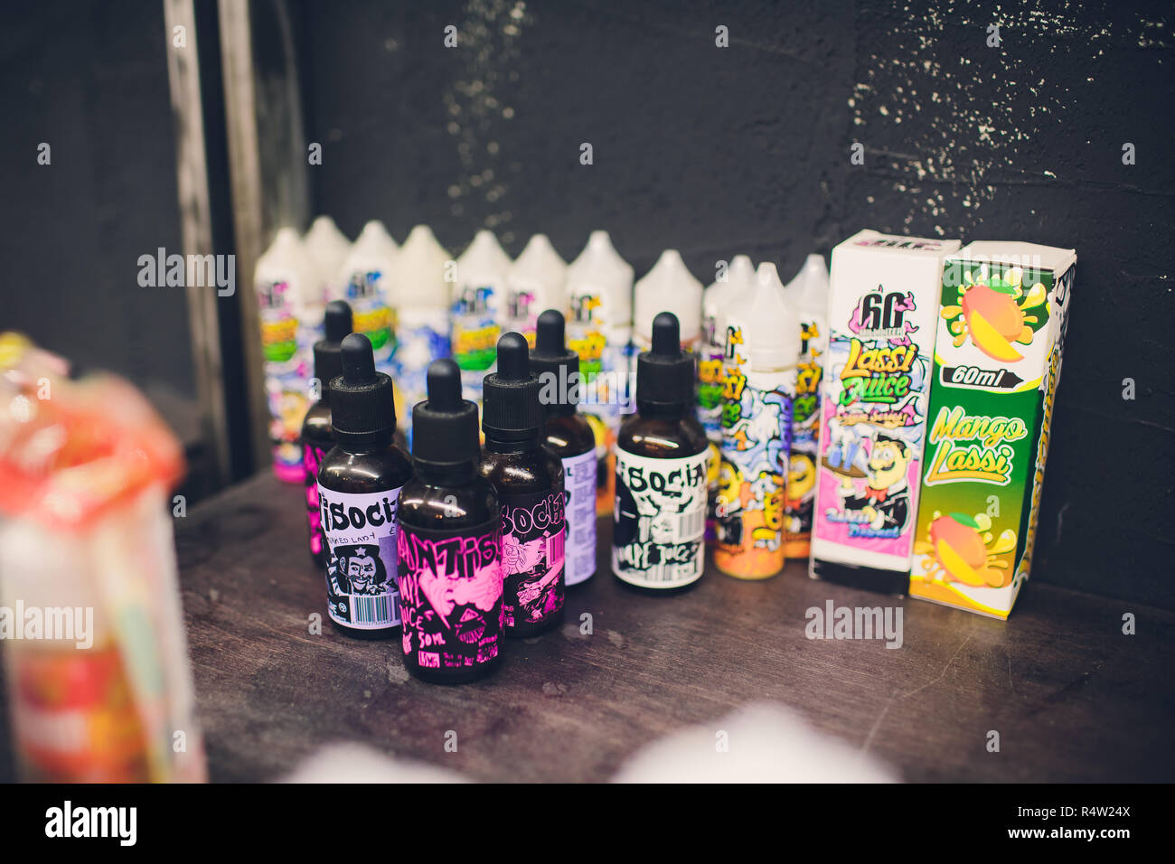 vapes like the geek bar Gold Spectrum Star Bar THCP Disposable 5G