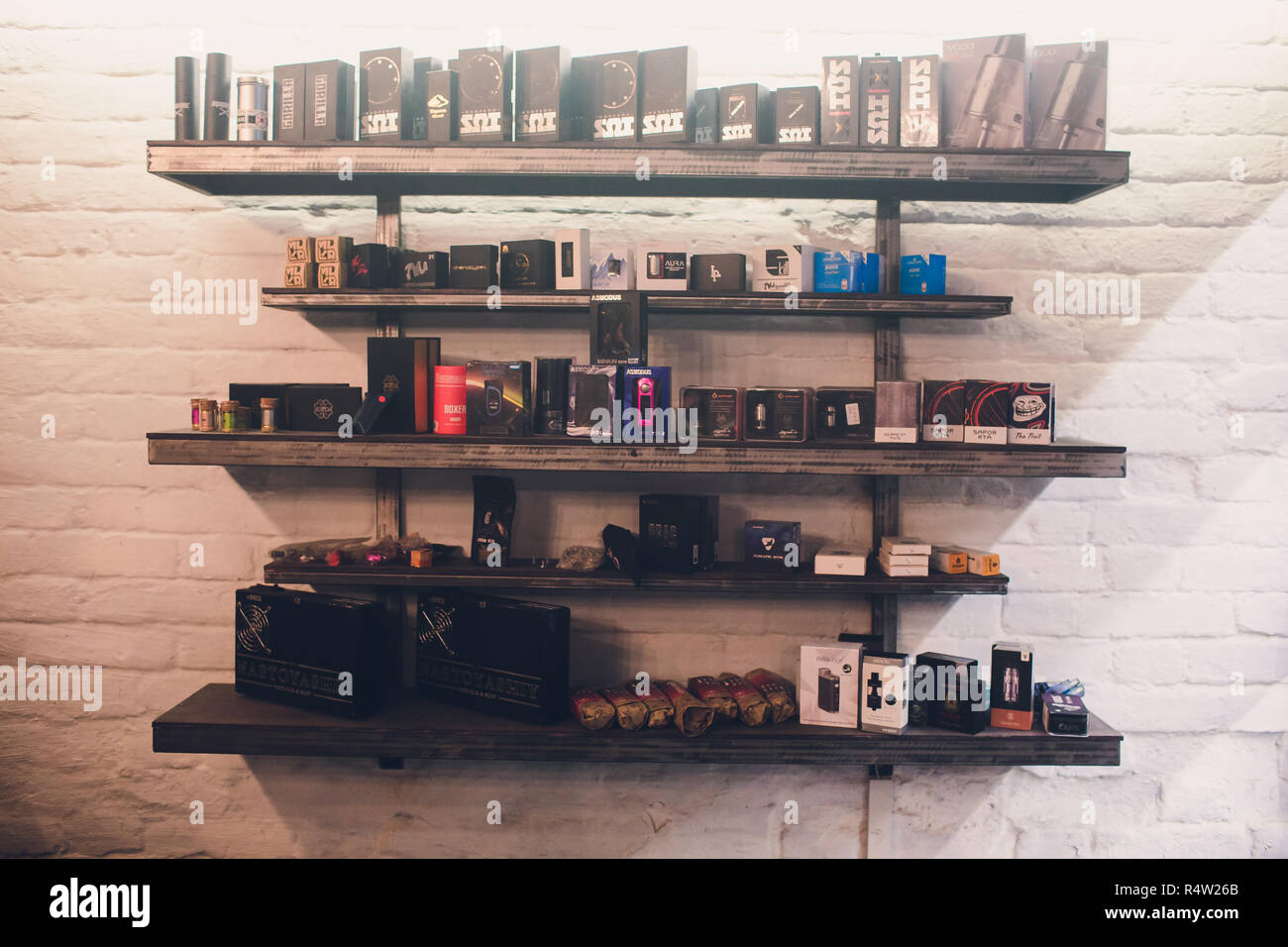 vape mit spiele Ufa, Russia, South Vape Shop, 5 November, 2018: E-liquid e-juice High vape  for electronic cigarette vaping device , on counter in smoke vapor in vape  bar in bottles Stock Photo