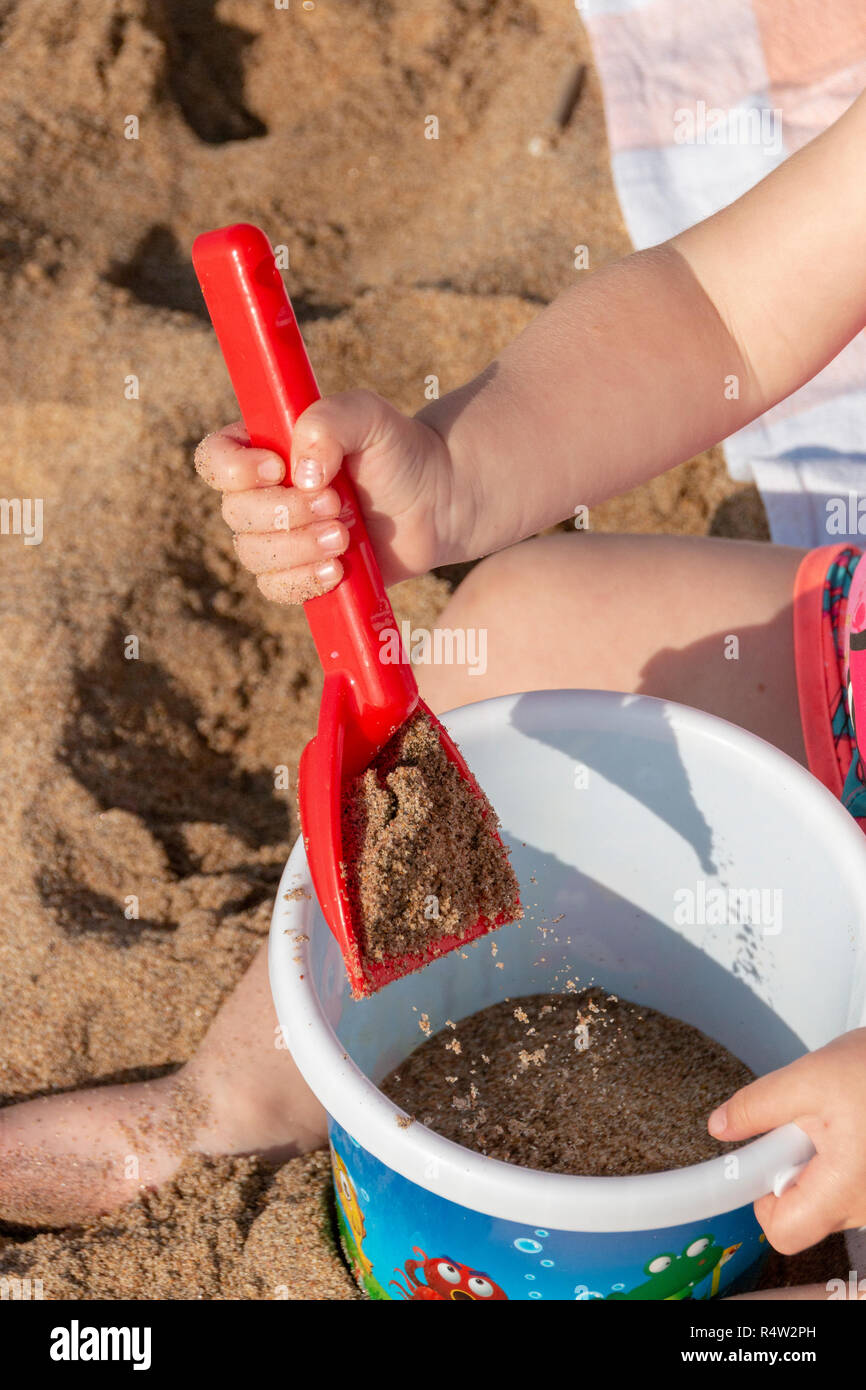 Child bucket and spade hi-res stock photography and images - Alamy