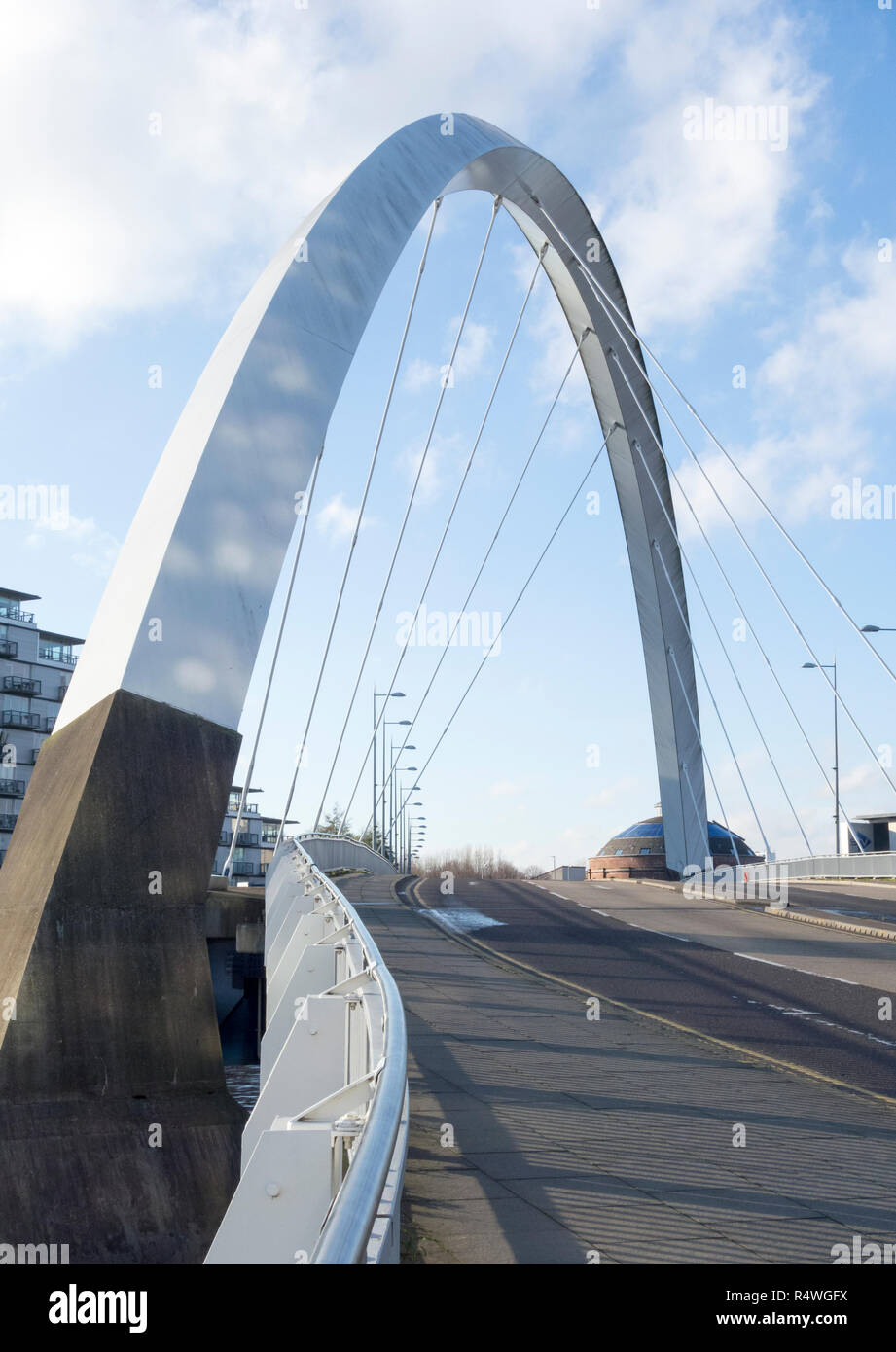 The Clyde Arc Bridge (locally known as the Squinty Bridge), Glasgow, Scotland, United Kingdom Stock Photo