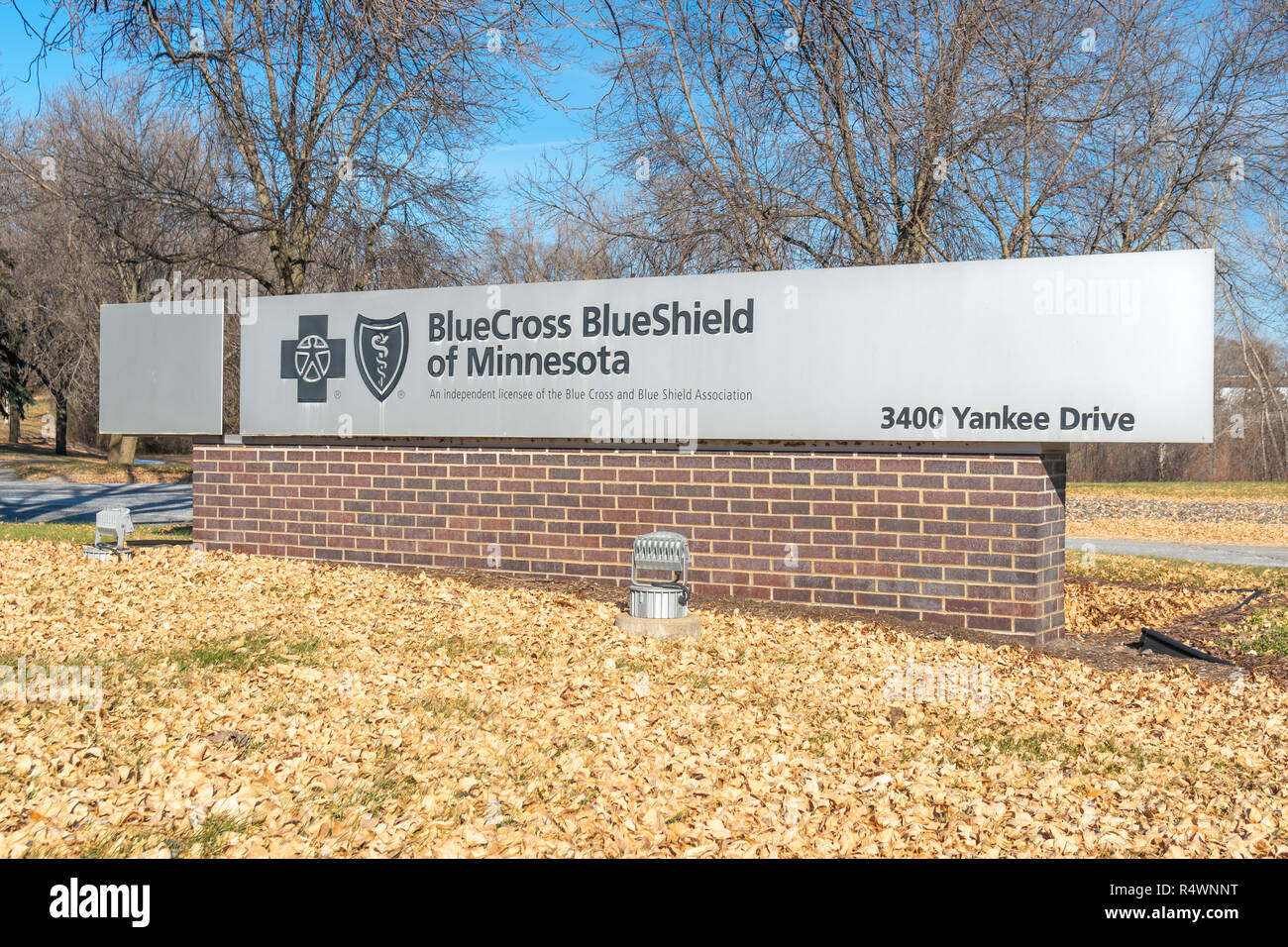 ST. PAUL, MN/USA - NOVEMBER 18, 2018: Blue Cross BlueShield Minnesota corporate entrance and logo. Blue Cross Blue Shield Association is a federation  Stock Photo