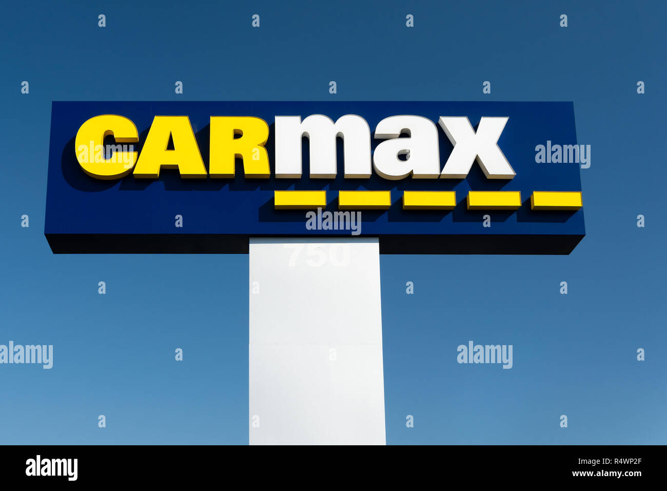 SAN JOSE, CA/USA - OCTOBER 20, 2018: Carmax dealership sign and logo. CarMax is the United States' largest used-car retailer and a Fortune 500 company Stock Photo