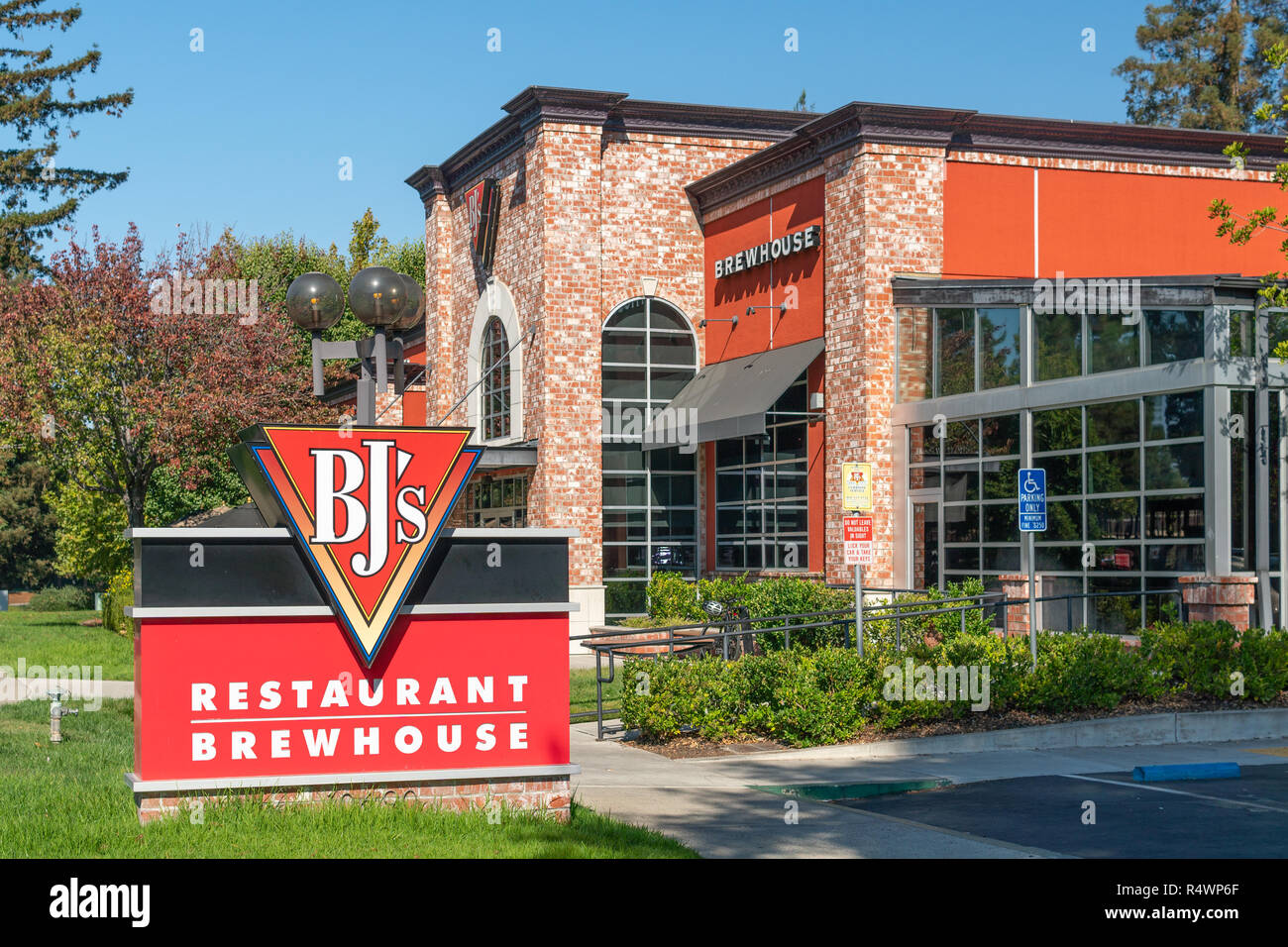 Bjs restaurant brewhouse logo hires stock photography and images Alamy