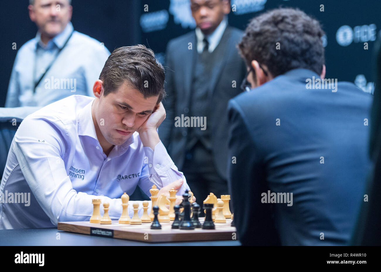 Norwegian reigning champion Magnus Carlson (left) and American challenger  Fabiano Caruana during their tie-break matches at the FIDE World Chess  Championship match, at the College, in Holborn, London Stock Photo - Alamy