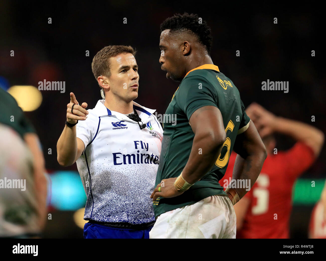 Match Referee Luke Pearce Left Speaks With South Africa S Siya Kolisi Stock Photo Alamy