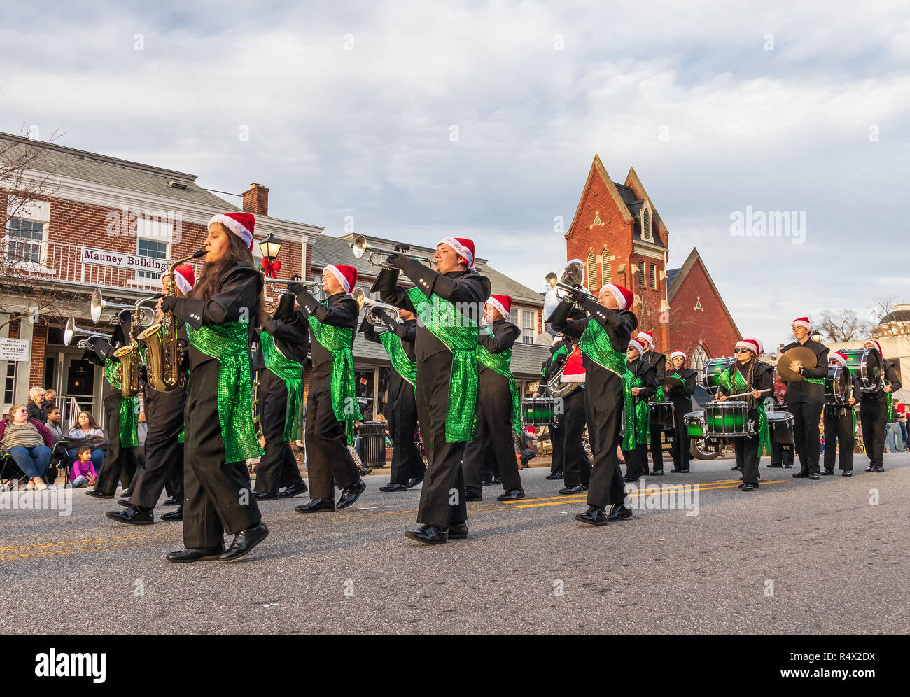 Lincolnton Nc Christmas Parade 2022 Usa High School Music Band High Resolution Stock Photography And Images -  Alamy