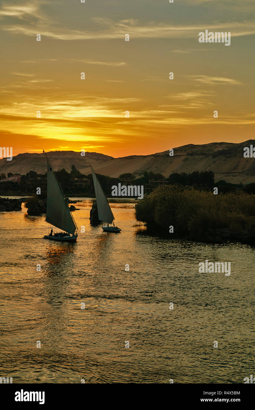 Boats on nile river in egypt hi-res stock photography and images - Alamy