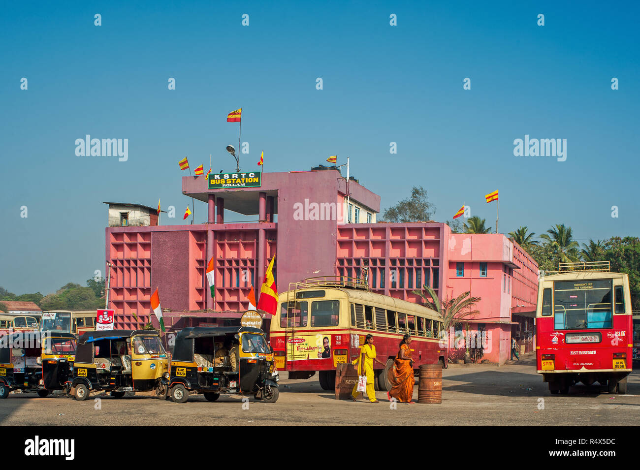 Munnar Ksrtc Bus Stand Contact Number up to delhi bus