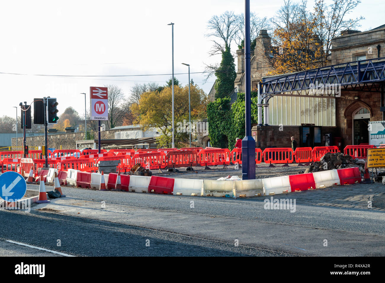 Workers and equipment carrying out building work outside Dewsbury Railway Station Stock Photo