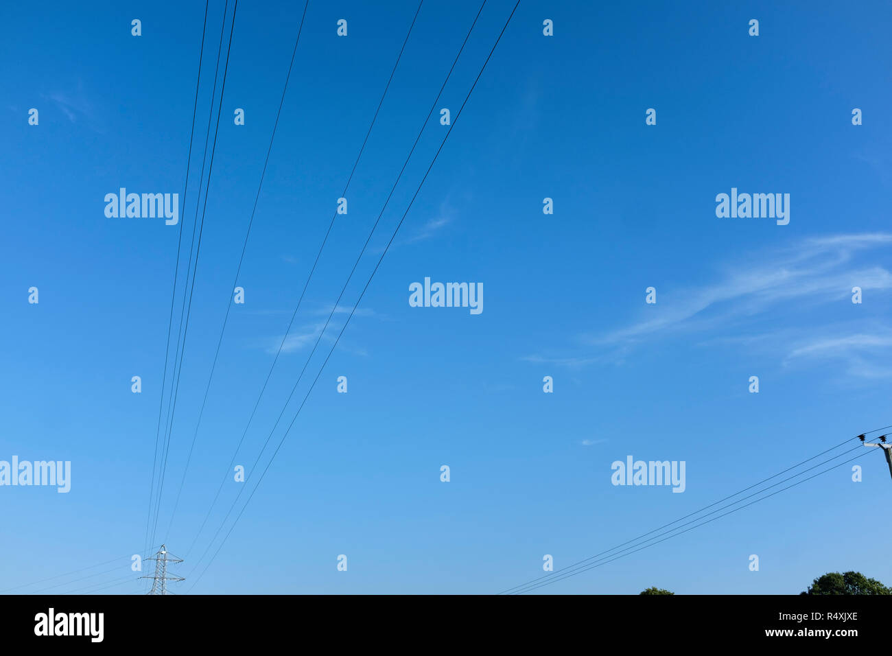 Overhead power lines and pylons in the countryside Stock Photo - Alamy