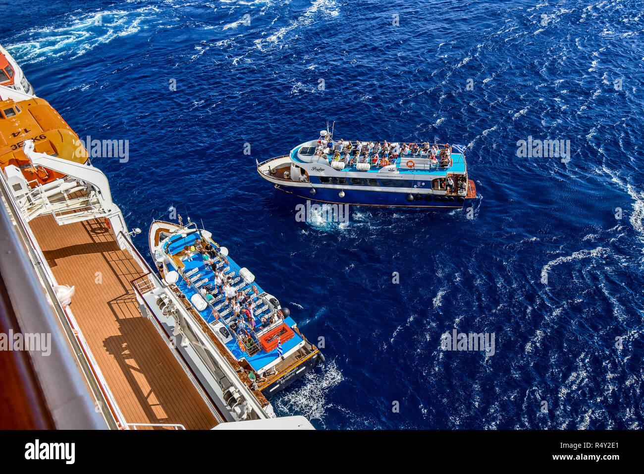 Tender Boats High Resolution Stock Photography And Images Alamy