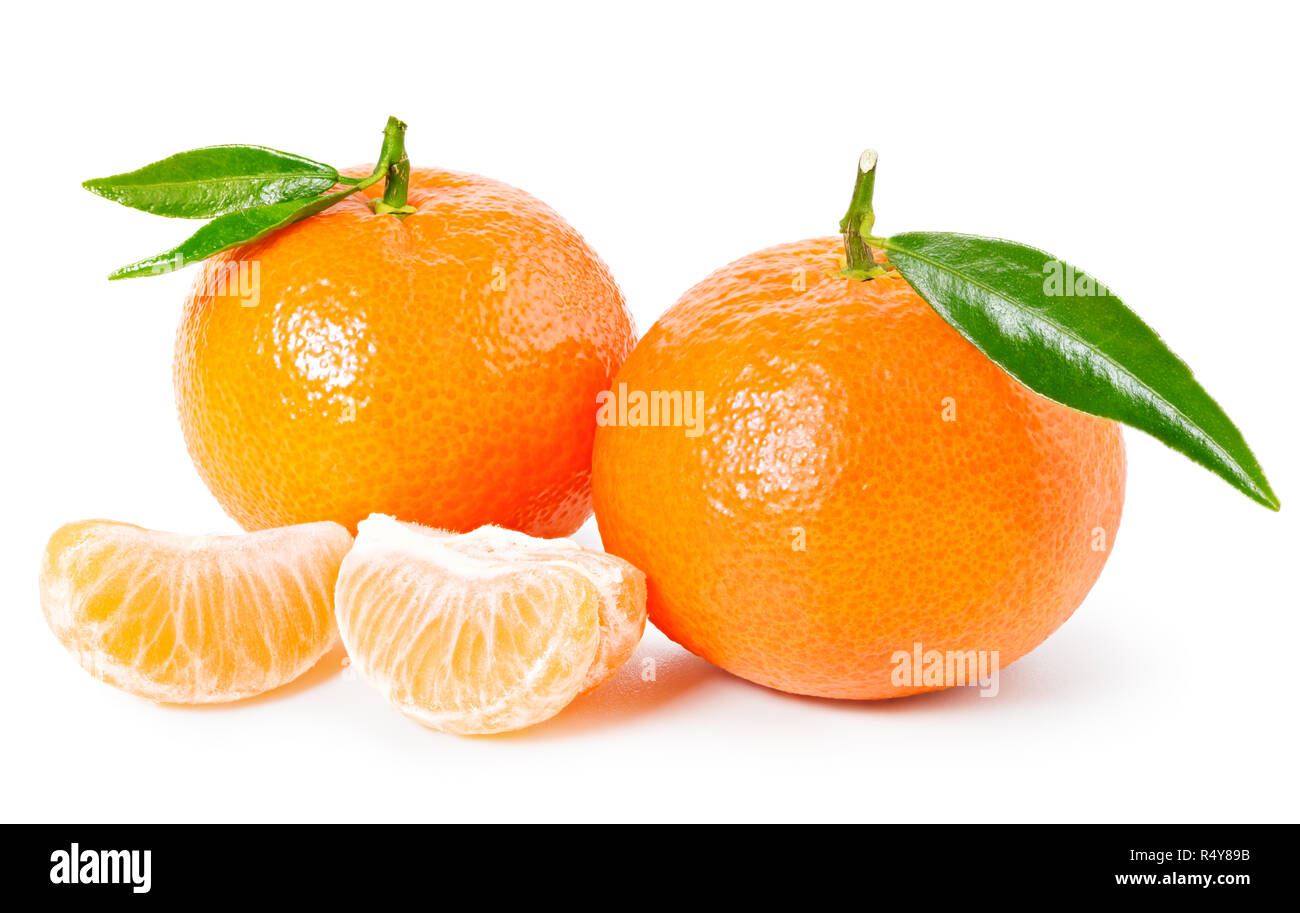 https://c8.alamy.com/comp/R4Y89B/tangerine-or-clementine-with-green-leaf-and-slices-isolated-on-white-background-R4Y89B.jpg