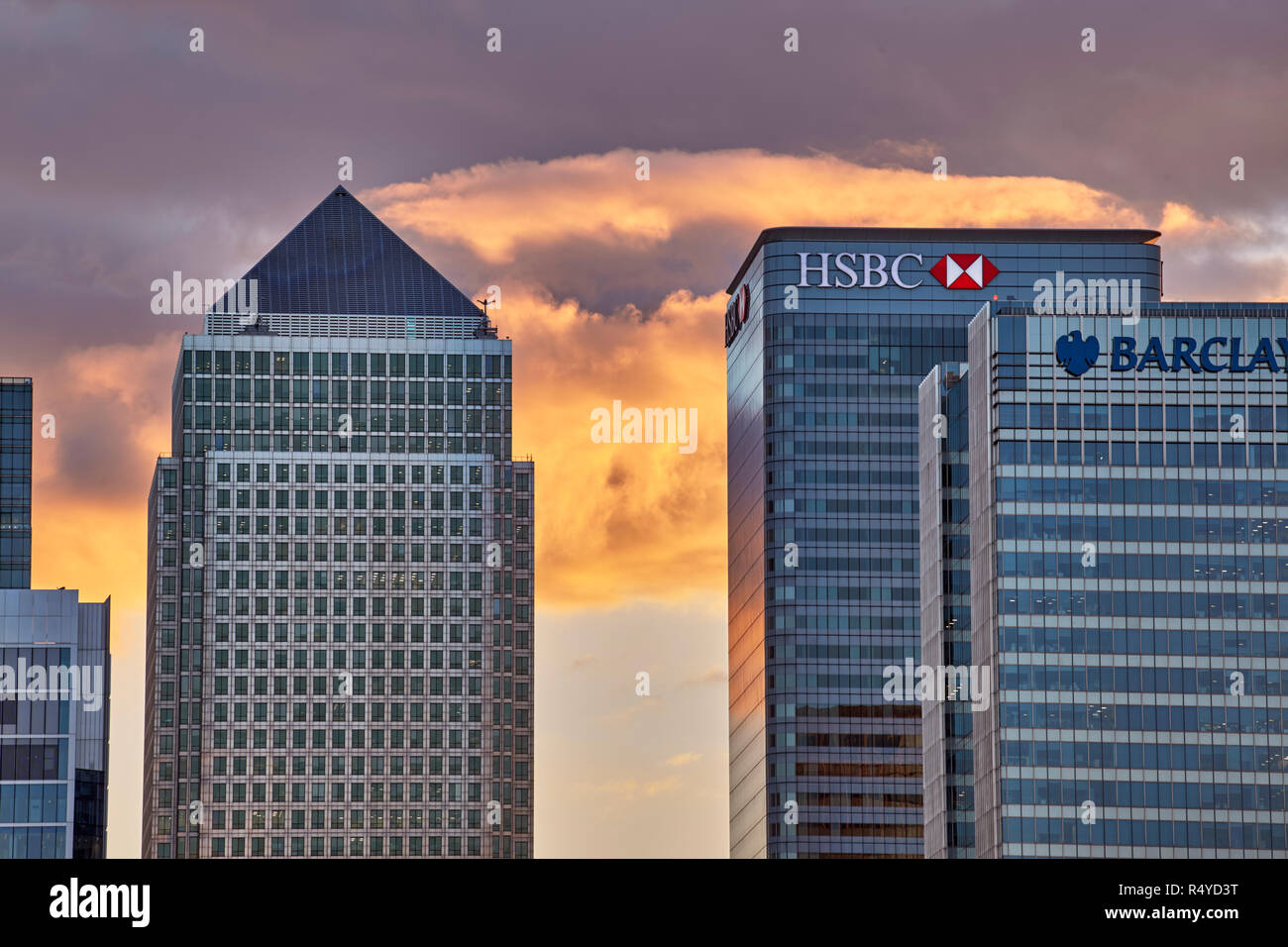 Hsbc canary wharf skyline hi-res stock photography and images - Alamy