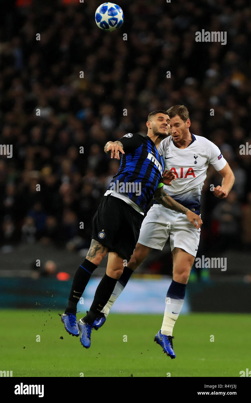 Wembley Stadium, London England. 28th Nov, 2018. UEFA Champions League  football, Tottenham Hotspur versus Inter Milan; Jan Vertonghen of Tottenham  Hotspur wins a header against Mauro Icardi of Internazionale Credit: Action  Plus, image size:866x1390