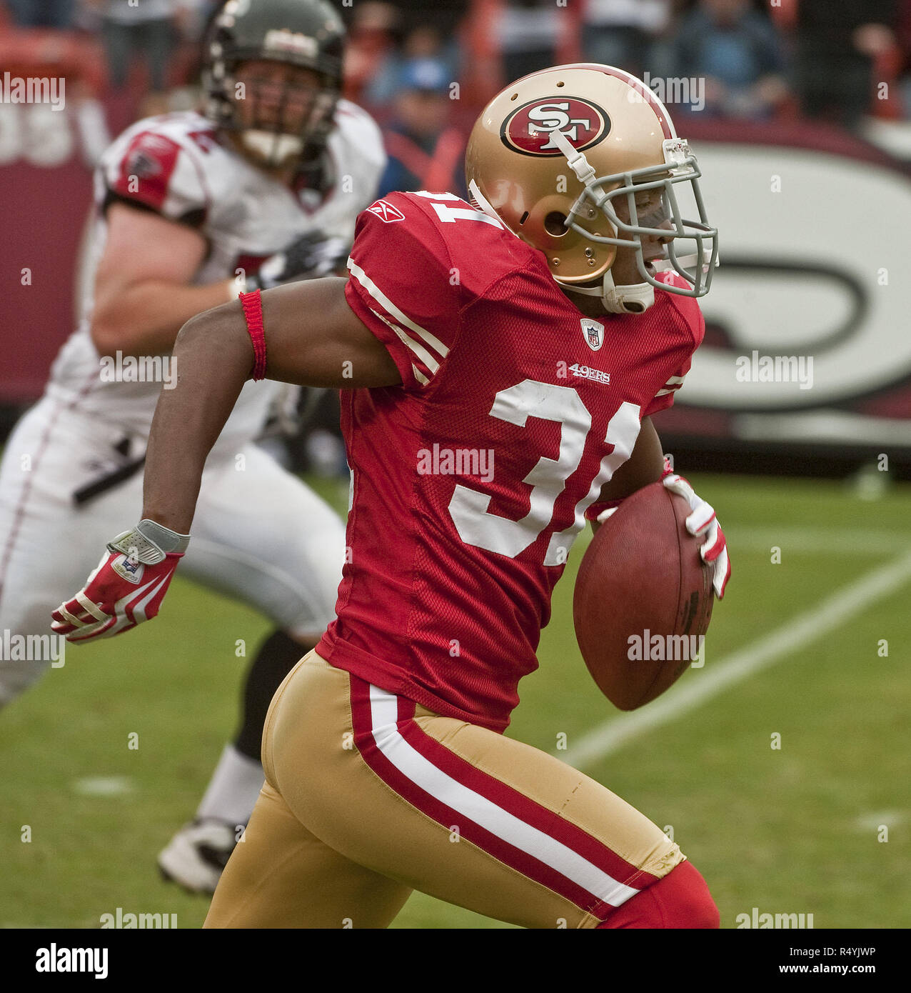 San Francisco, California, USA. 11th Oct, 2009. San Francisco 49ers cornerback Dre' Bly #31 makes run after interception on Sunday, October 11, 2009 at Candlestick Park, San Francisco, California. Falcons defeated the 49ers 45-10. Credit: Al Golub/ZUMA Wire/Alamy Live News Stock Photo